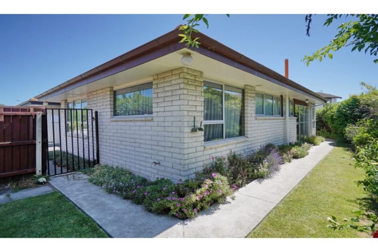 Photo of property in 2/9 Larkhill Place, Russley, Christchurch, 8042