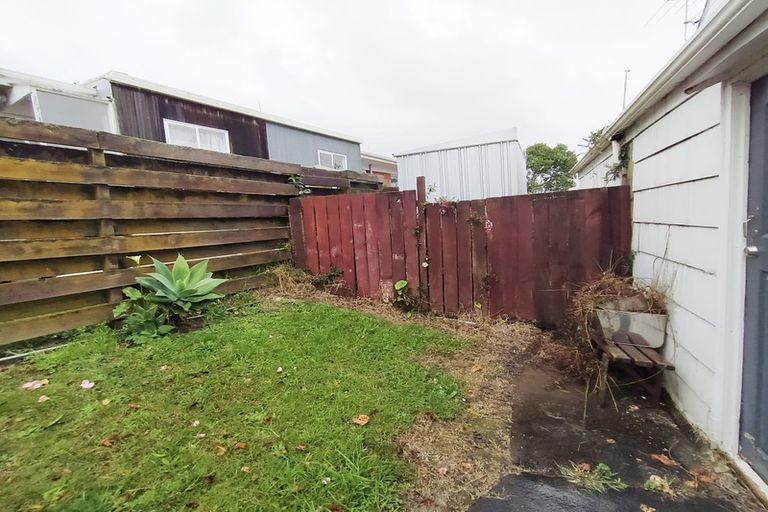 Photo of property in 2/22 Highland Park Drive, Highland Park, Auckland, 2010
