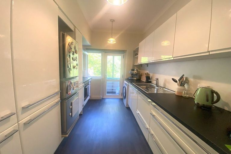 Photo of property in Fountain Court, 3/48 Oriental Parade, Oriental Bay, Wellington, 6011