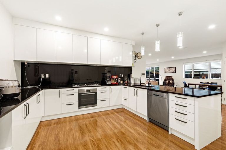 Photo of property in 3 Younger Lane, Massey, Auckland, 0614