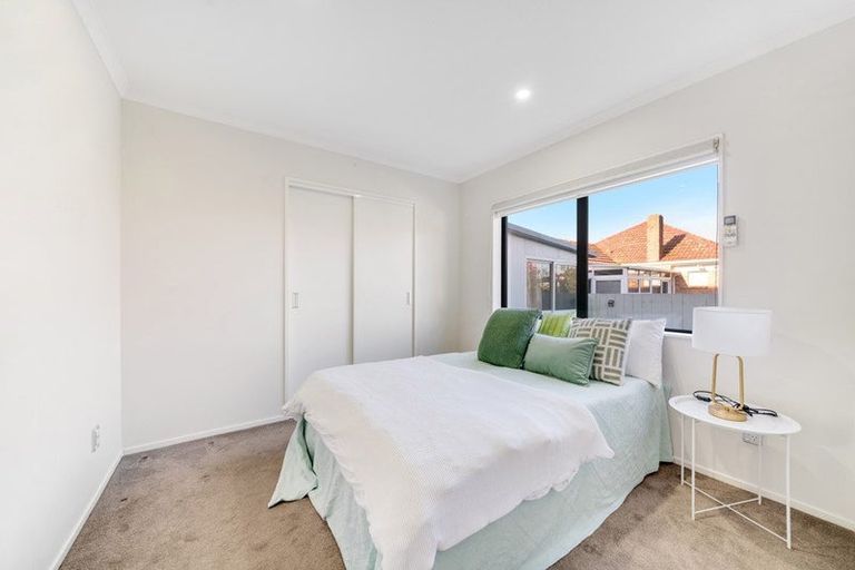 Photo of property in 1 Papahou Lane, Papatoetoe, Auckland, 2025