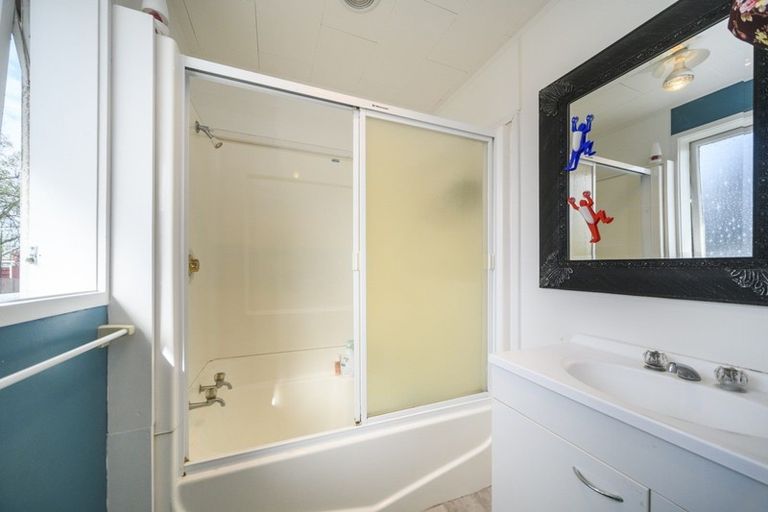 Photo of property in 33 Suzanne Grove, Kelvin Grove, Palmerston North, 4414