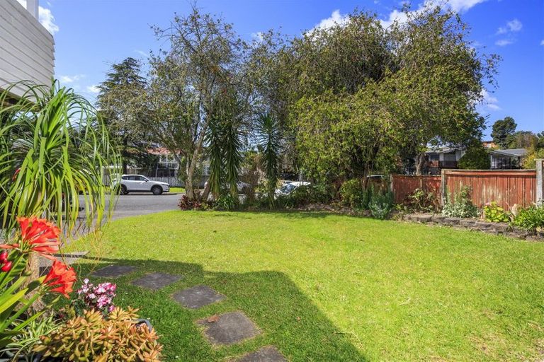 Photo of property in 17 Halberg Street, Glenfield, Auckland, 0629