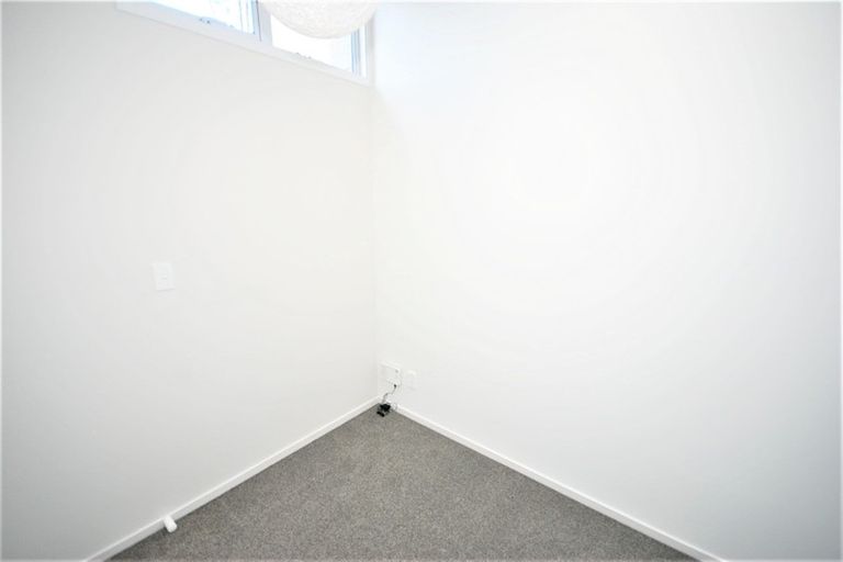 Photo of property in 2/64 Exmouth Road, Northcote, Auckland, 0627