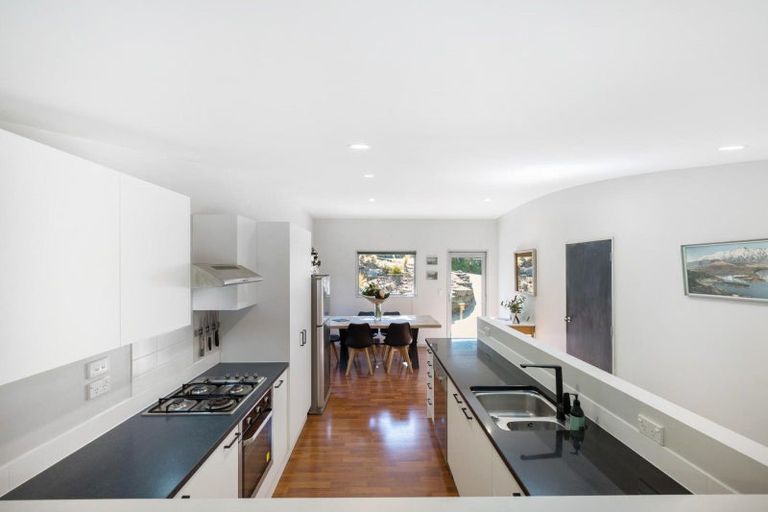 Photo of property in 14a Mckerrow Place, Sunshine Bay, Queenstown, 9300
