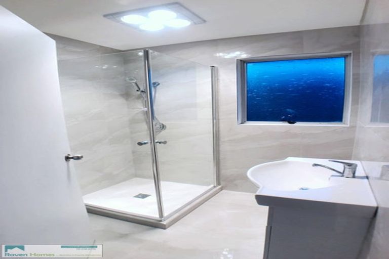 Photo of property in 37 Larissa Avenue, Henderson, Auckland, 0610