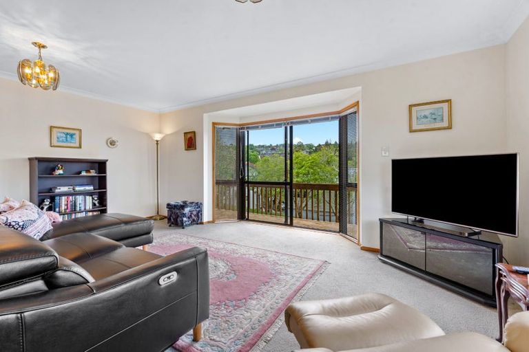 Photo of property in 1/12 Greenvalley Rise, Glenfield, Auckland, 0629