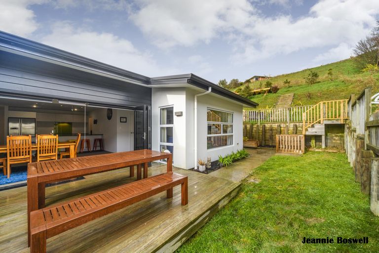 Photo of property in 105 Cashmere Drive, Fitzherbert, Palmerston North, 4410