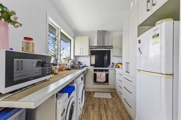 Photo of property in 1/139 Queens Drive, Lyall Bay, Wellington, 6022