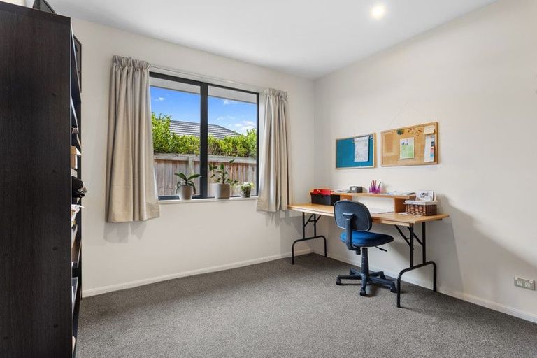 Photo of property in 16 Chestnut Place, Rangiora, 7400