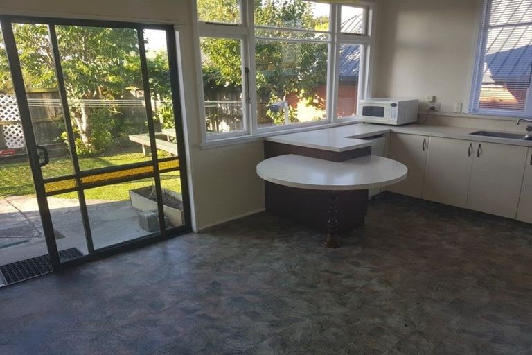 Photo of property in 32 Waimairi Road, Upper Riccarton, Christchurch, 8041