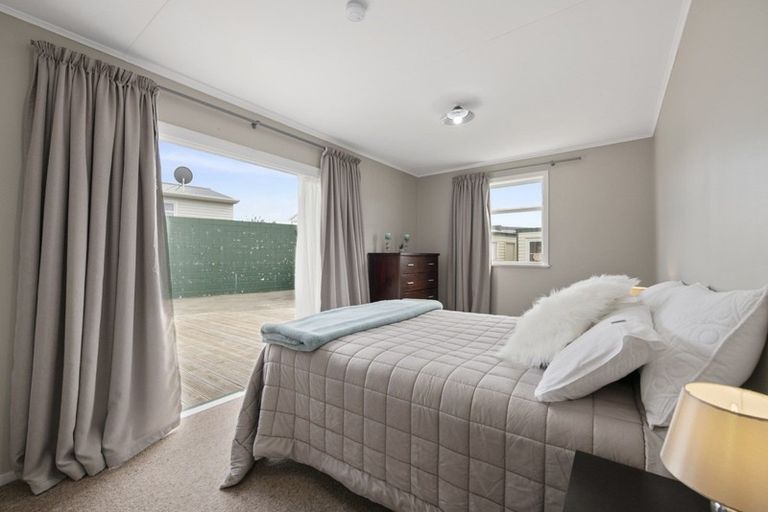 Photo of property in 8 Aniseed Grove, Timberlea, Upper Hutt, 5018