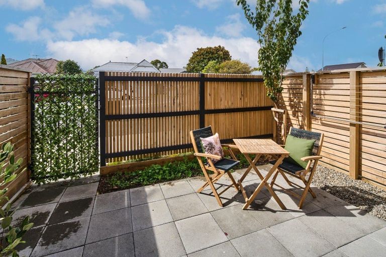 Photo of property in 2/90 Knights Road, Hutt Central, Lower Hutt, 5010