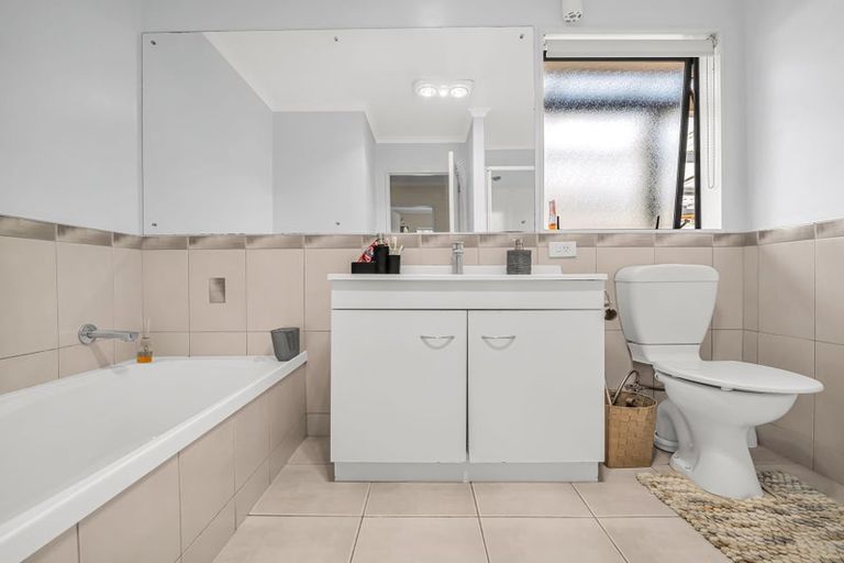 Photo of property in 54 Magic Way, Randwick Park, Auckland, 2105