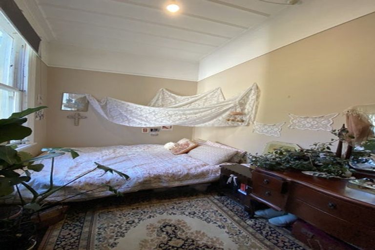 Photo of property in 2a Russell Terrace, Newtown, Wellington, 6021