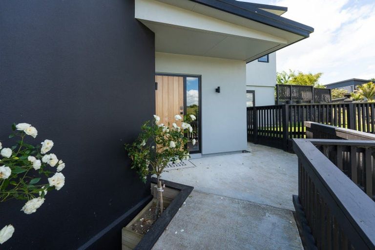 Photo of property in 1 Vaucluse Heights, Fitzherbert, Palmerston North, 4410