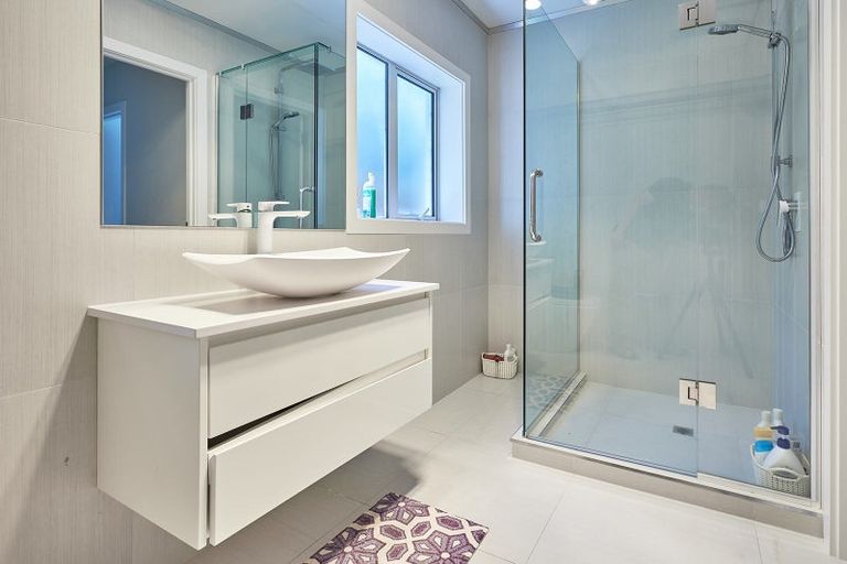 Photo of property in 17 Putini Road, Mangere Bridge, Auckland, 2022