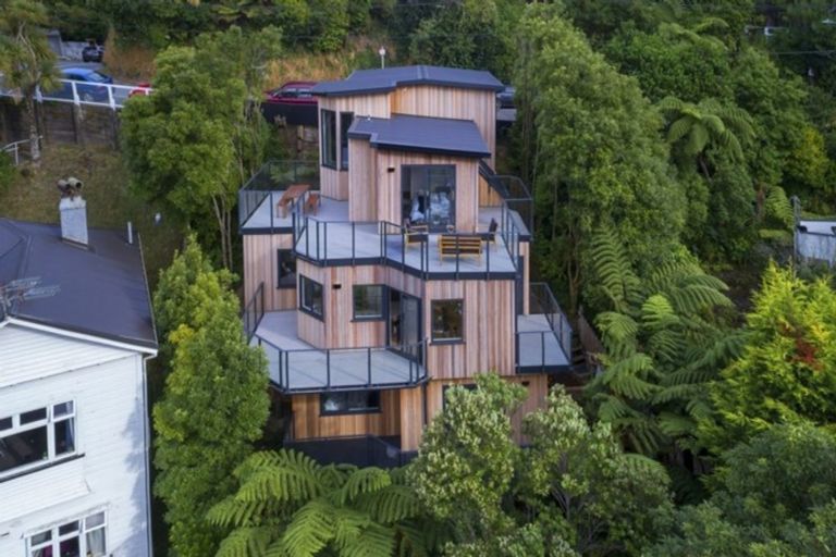 Photo of property in 149 Kelburn Parade, Kelburn, Wellington, 6012