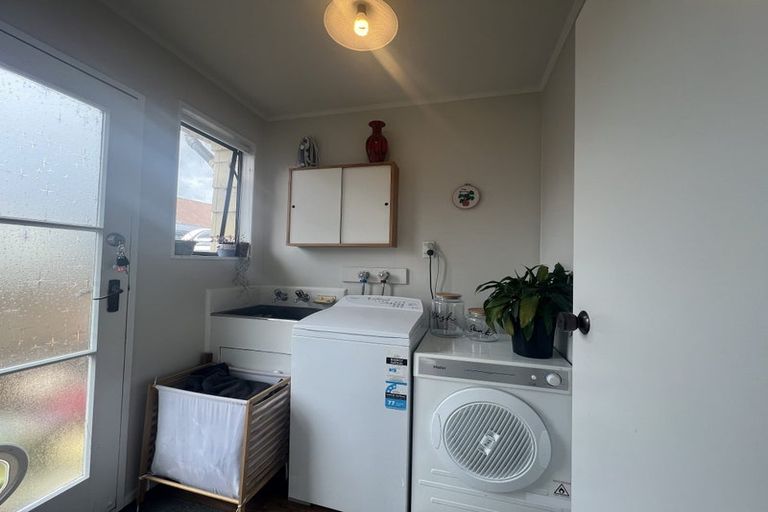 Photo of property in 12 Escort Grove, Awapuni, Palmerston North, 4412