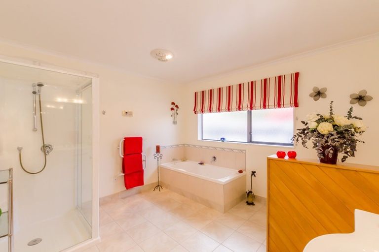 Photo of property in 70 Milne Drive, Paraparaumu, 5032