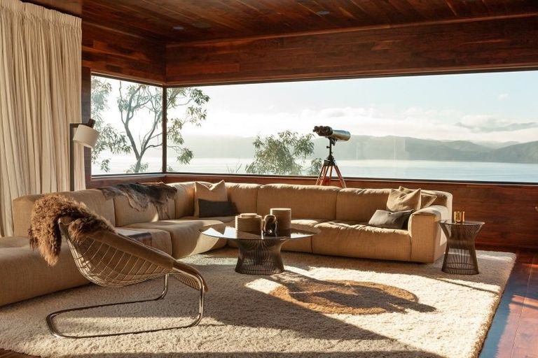 Photo of property in 3 Maramanui Way, Karaka Bays, Wellington, 6022