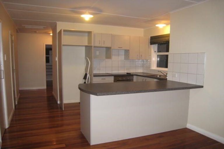 Photo of property in 12 Karu Crescent, Waikanae, 5036
