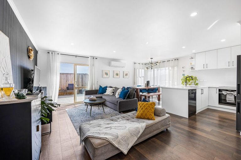 Photo of property in 4 Anna Lane, Glen Eden, Auckland, 0602