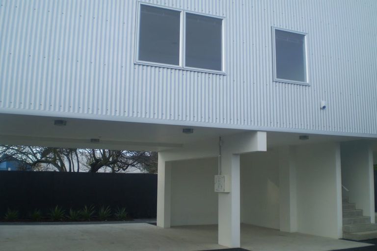 Photo of property in 4/6 Defoe Place, Waltham, Christchurch, 8023