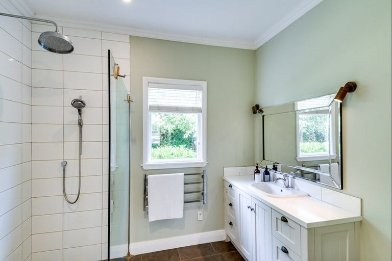 Photo of property in 32 Saint Andrews Road, Havelock North, 4130