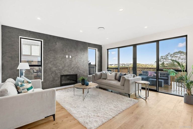 Photo of property in 36 Paparahi Place, Wainui, 0992