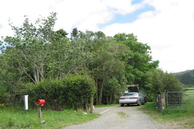 Photo of property in 417 Paparata Road, Bombay, 2675