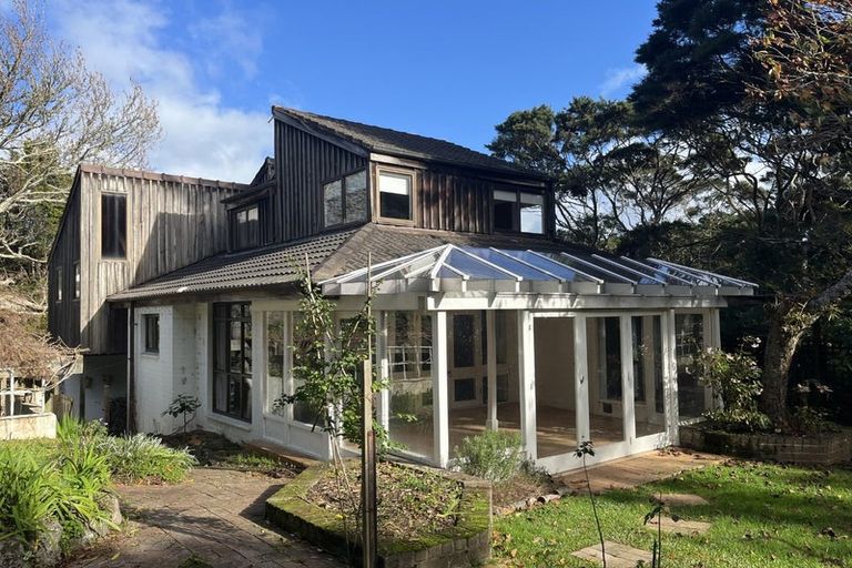 Photo of property in 24 Valley Road, Northcote, Auckland, 0626