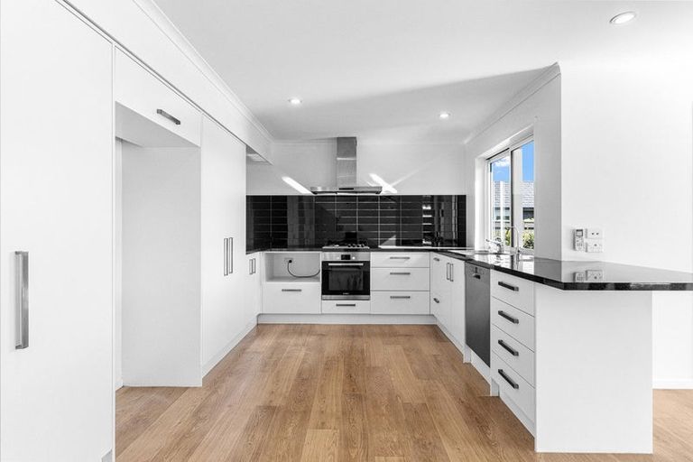 Photo of property in 10 Wentworth Lane, Waiwhakaiho, New Plymouth, 4312