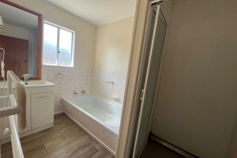 Photo of property in 18 Eastview Grove, Normandale, Lower Hutt, 5010