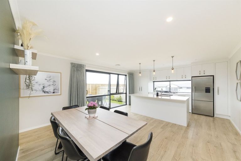 Photo of property in 202 Pacific Drive, Fitzherbert, Palmerston North, 4410