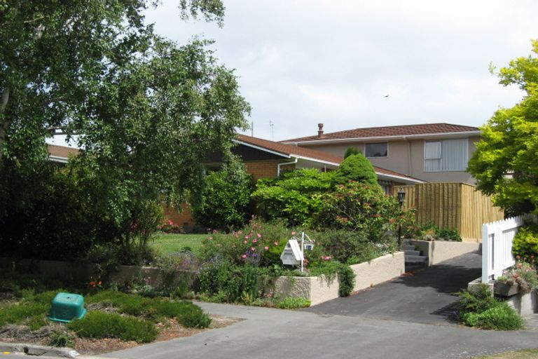 Photo of property in 34 Hillcrest Place, Avonhead, Christchurch, 8042