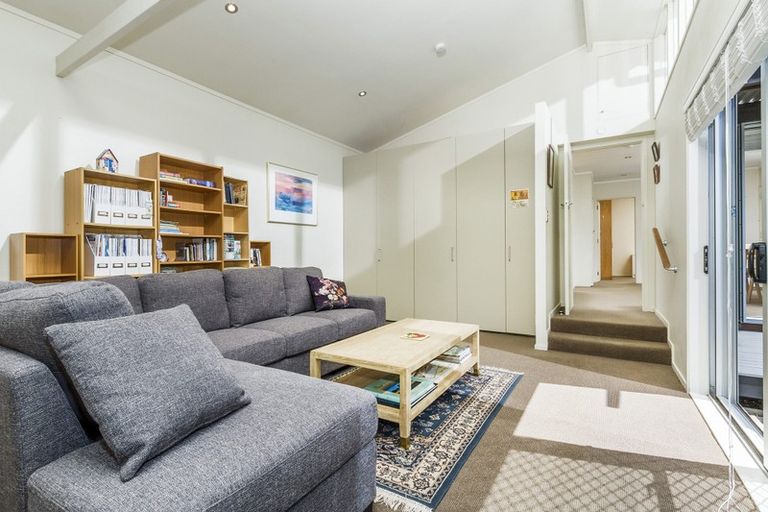 Photo of property in 2/8 Craig Road, Milford, Auckland, 0620