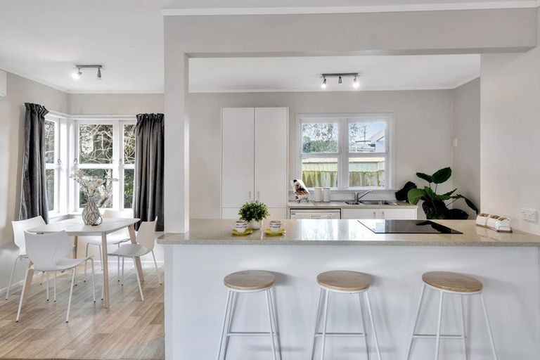 Photo of property in 60 Cobham Crescent, Kelston, Auckland, 0602