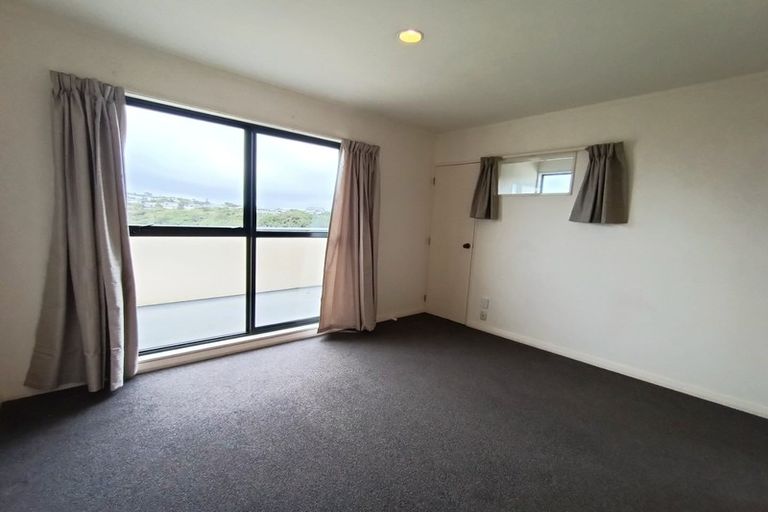 Photo of property in 21 Ladbrooke Drive, Newlands, Wellington, 6037