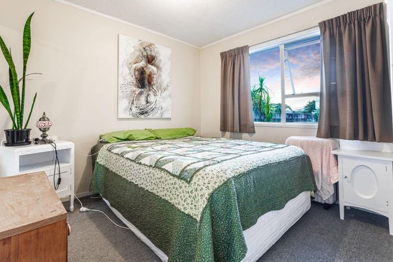 Photo of property in 5 Sumich Place, West Harbour, Auckland, 0618