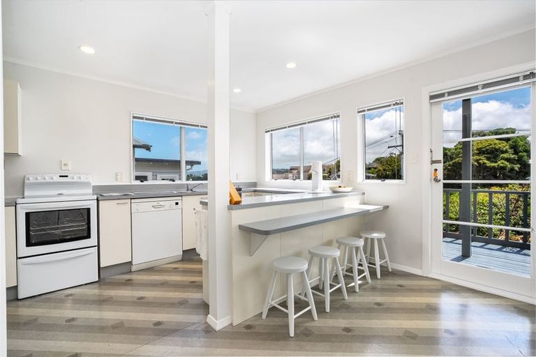 Photo of property in 76 Bayview Road, Paremata, Porirua, 5024