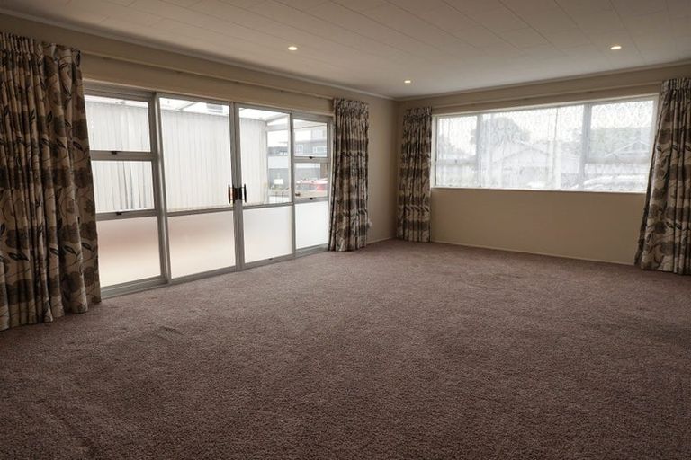 Photo of property in 3/6 Karamu Street, Strandon, New Plymouth, 4312