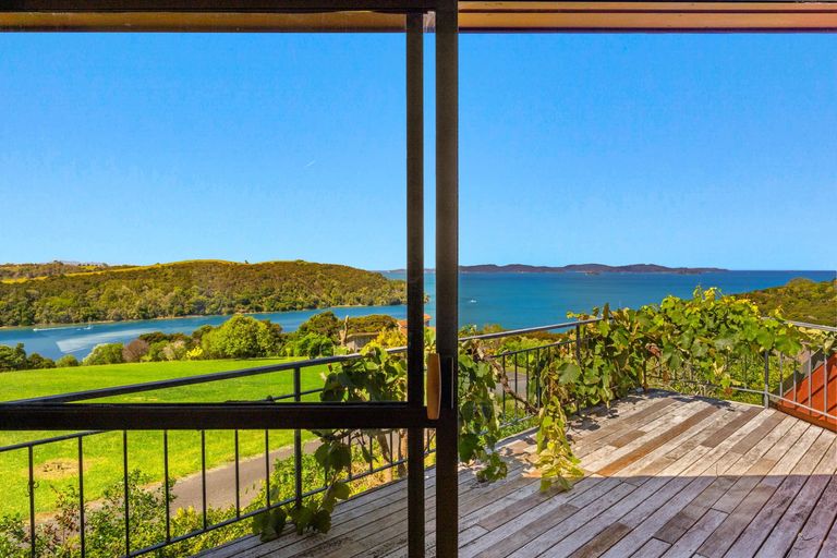 Photo of property in 14 Kotare Place, Sandspit, Warkworth, 0982