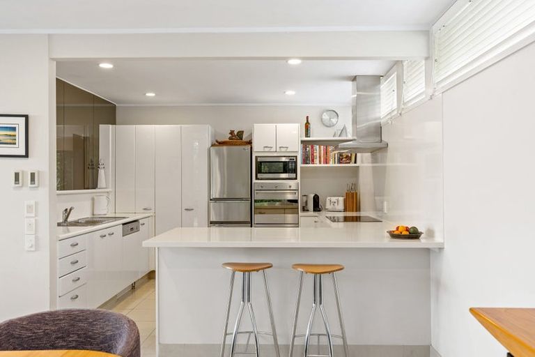 Photo of property in 75 Cliff Road, Torbay, Auckland, 0630