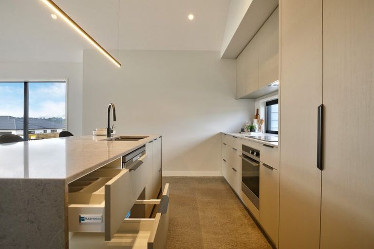 Photo of property in 38 Vinistra Road, Kumeu, 0810