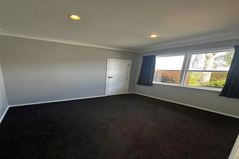 Photo of property in 120 Ennis Avenue, Pakuranga Heights, Auckland, 2010