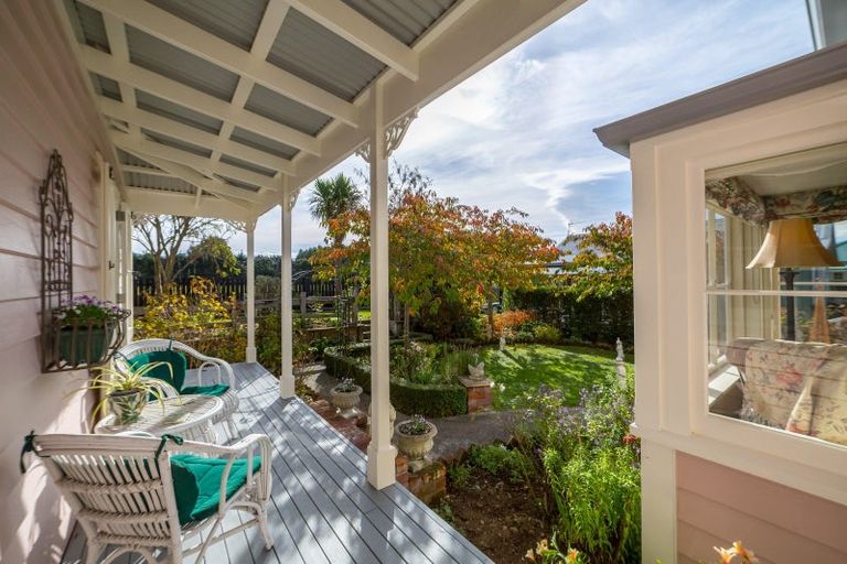 Photo of property in 10 Cotter Street, Greytown, 5712