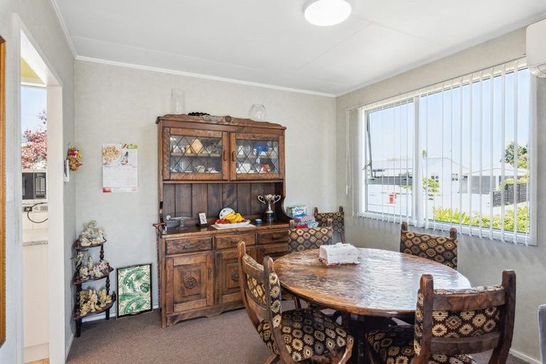 Photo of property in 4 Elder Grove, Paraparaumu, 5032