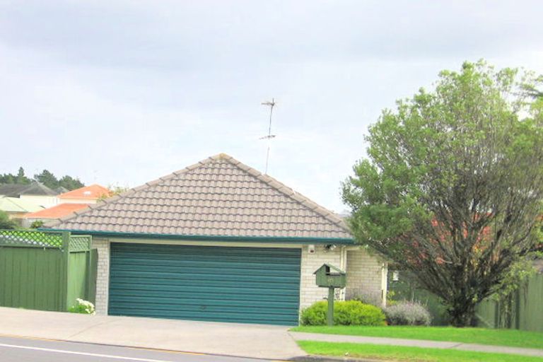 Photo of property in 175 Botany Road, Botany Downs, Auckland, 2010