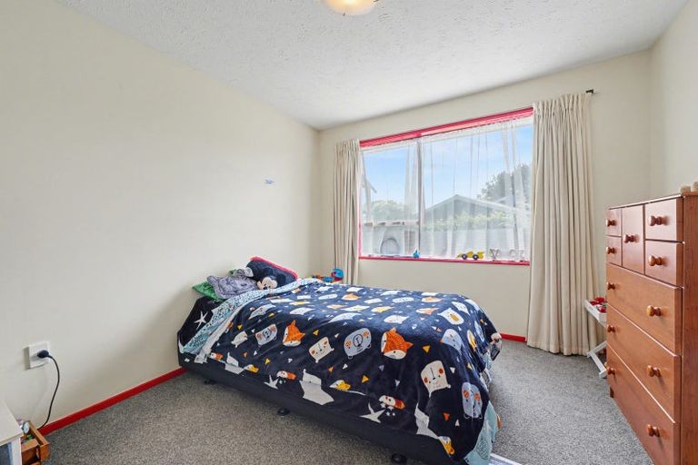 Photo of property in 2/119a Prestons Road, Redwood, Christchurch, 8051